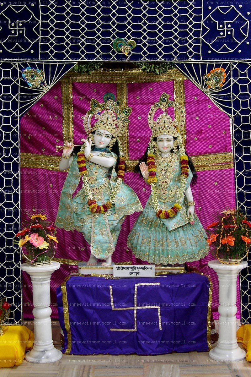 Radha Krishna Marble Moorti